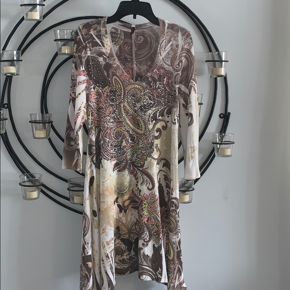 V-Neck dress, great colors and wonderful design